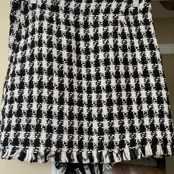 Revolve J.O.A. Tweed mini skirt medium - Picture 3 of 3